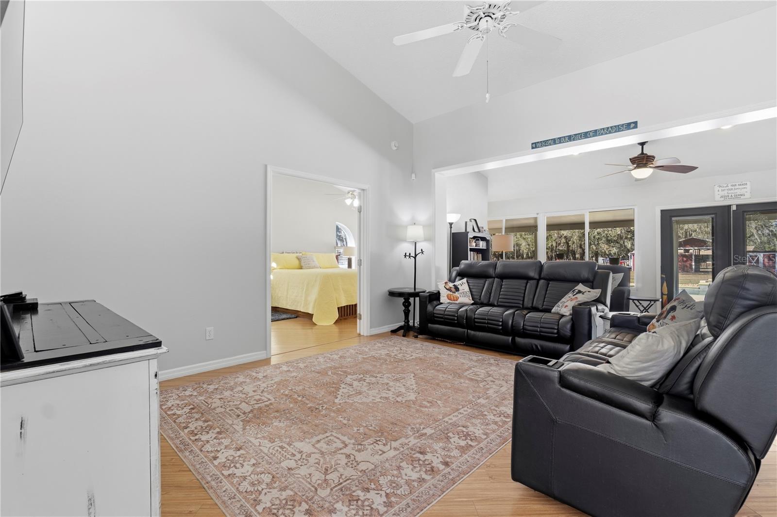 Image 21 of 98 For 11831 Highway 484