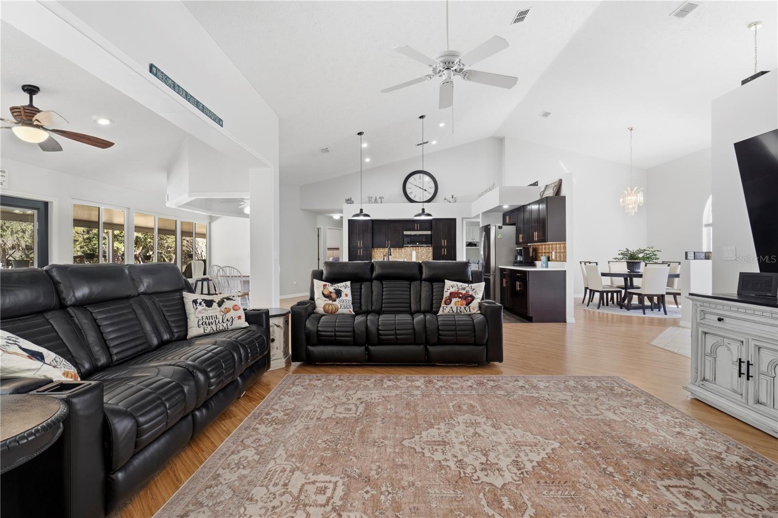 Image 22 of 98 For 11831 Highway 484