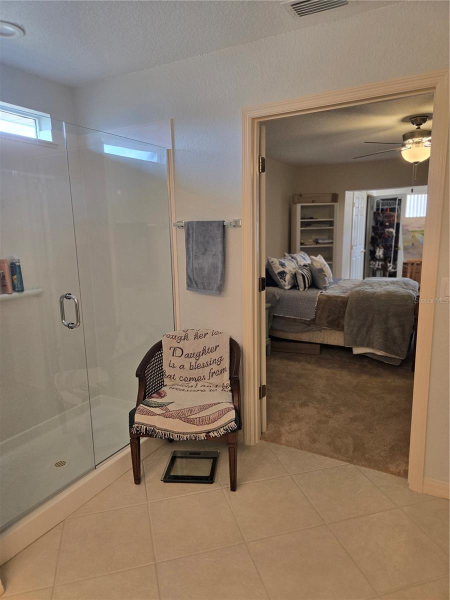 Image 17 of 47 For 12711 97th Terrace Road R