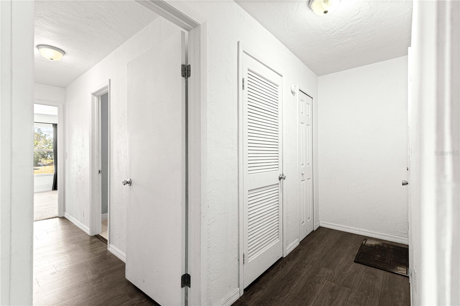 Image 18 of 36 For 15203 Sandalwood Drive 203