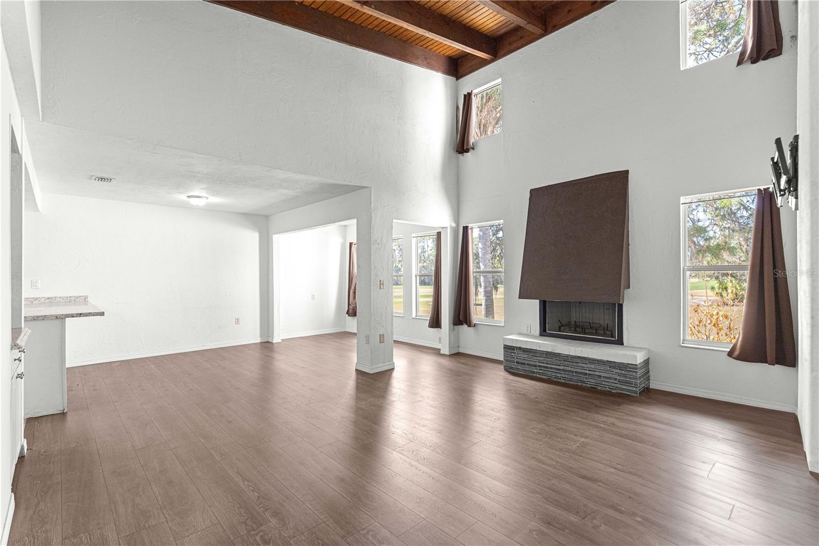 Image 8 of 36 For 15203 Sandalwood Drive 203