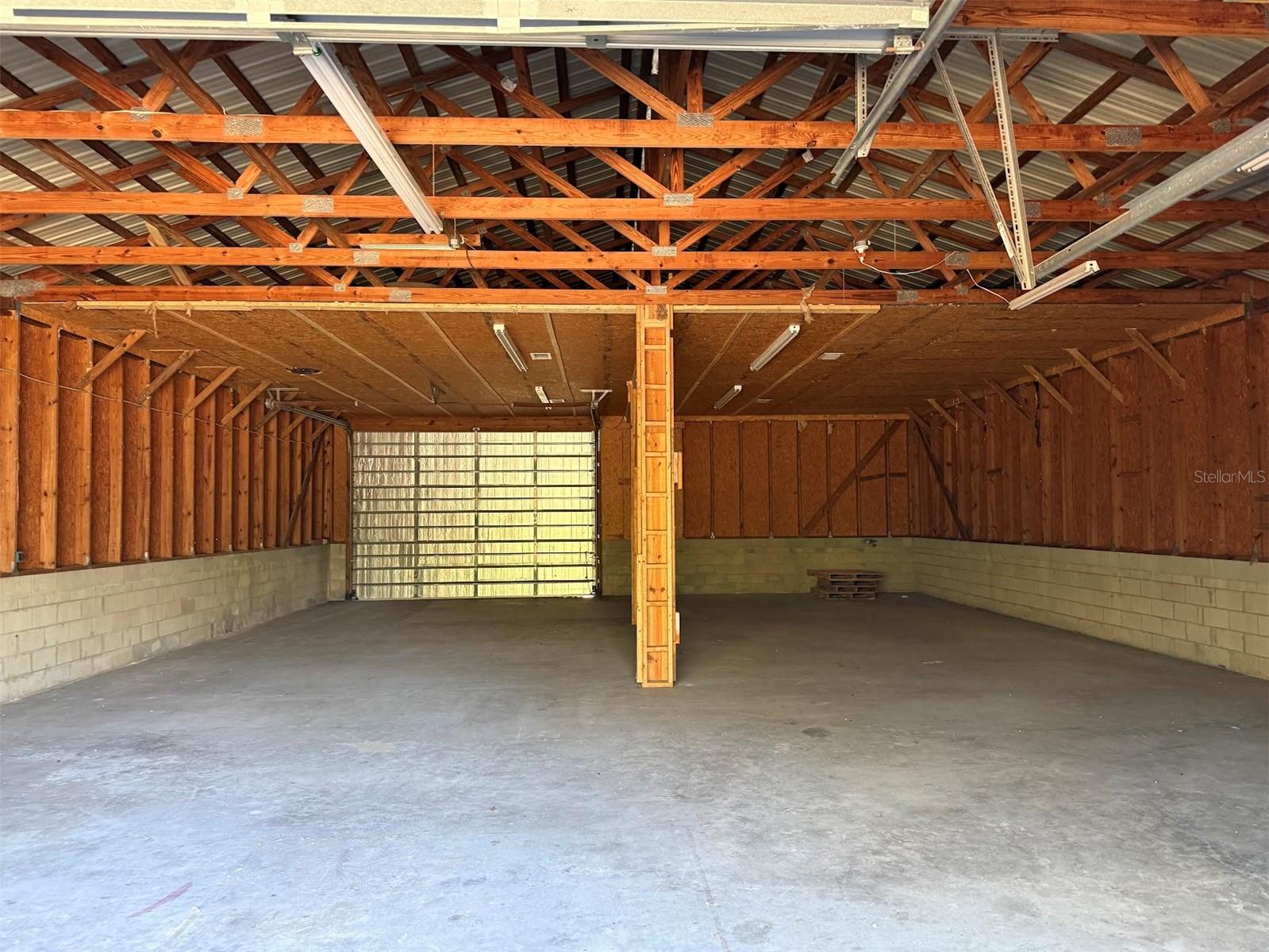 Listing photo id 21 for 3207 Withlacoochee Trail