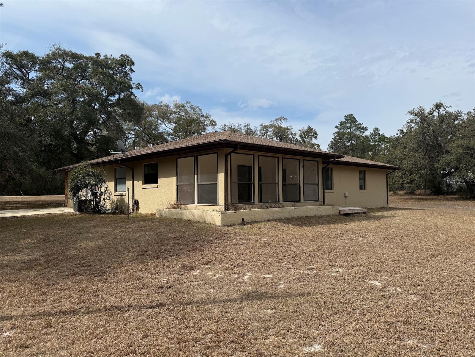 Listing photo id 2 for 3207 Withlacoochee Trail