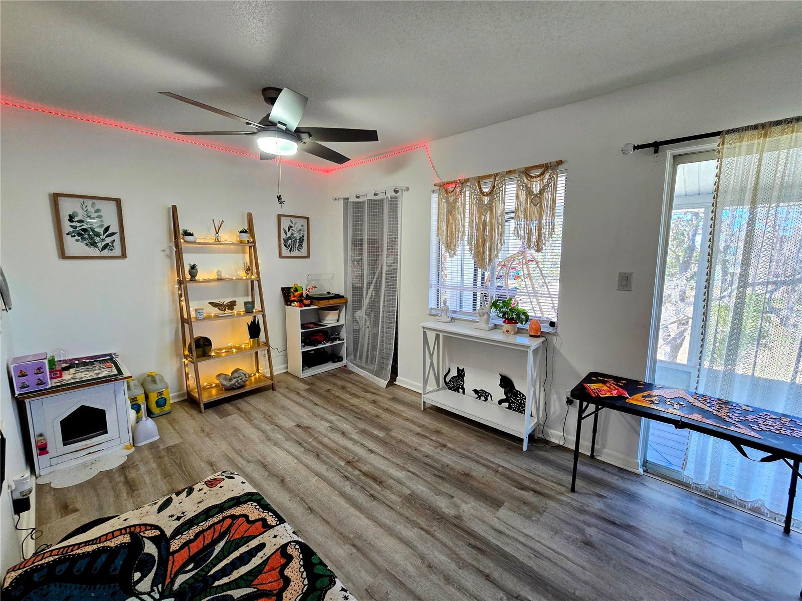 Image 4 of 27 For 633 Silver Pass B