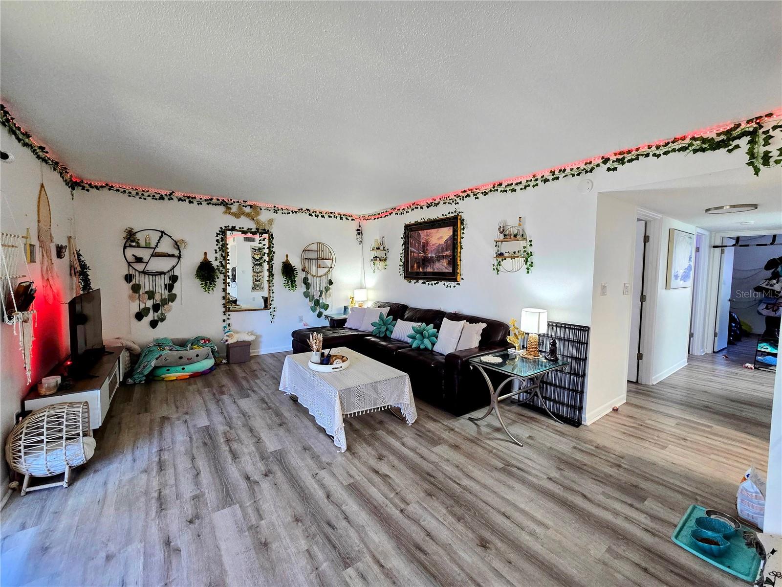 Image 7 of 27 For 633 Silver Pass B