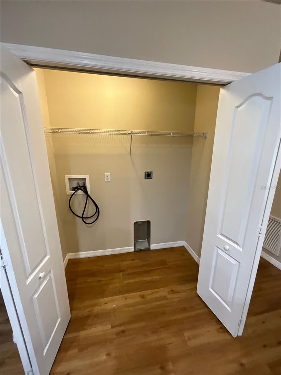 Image 10 of 15 For 9094 Peachtree Way