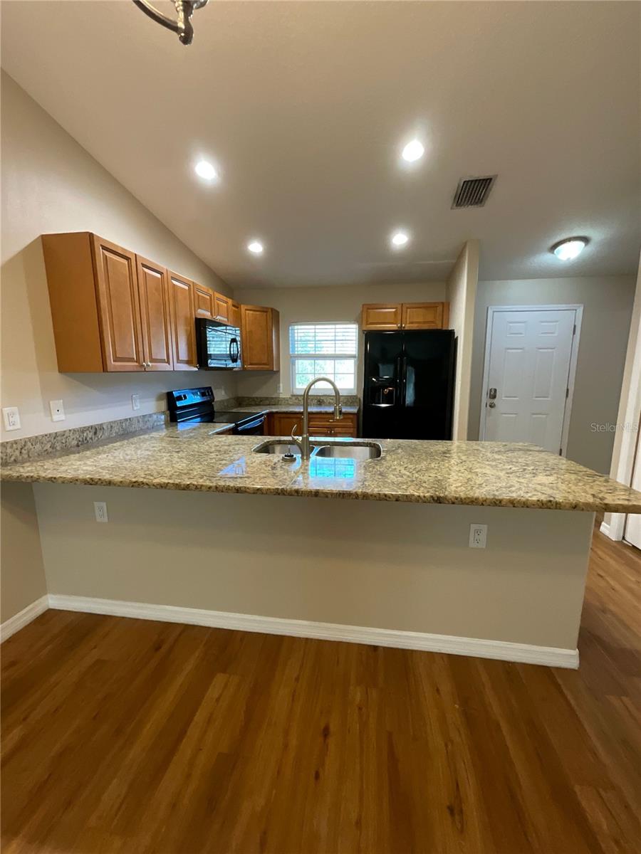 Image 3 of 15 For 9094 Peachtree Way