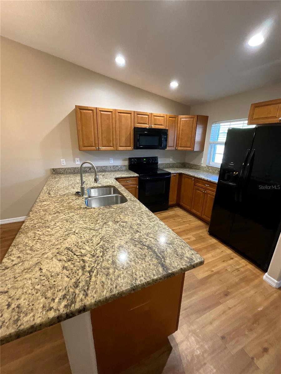 Image 4 of 15 For 9094 Peachtree Way