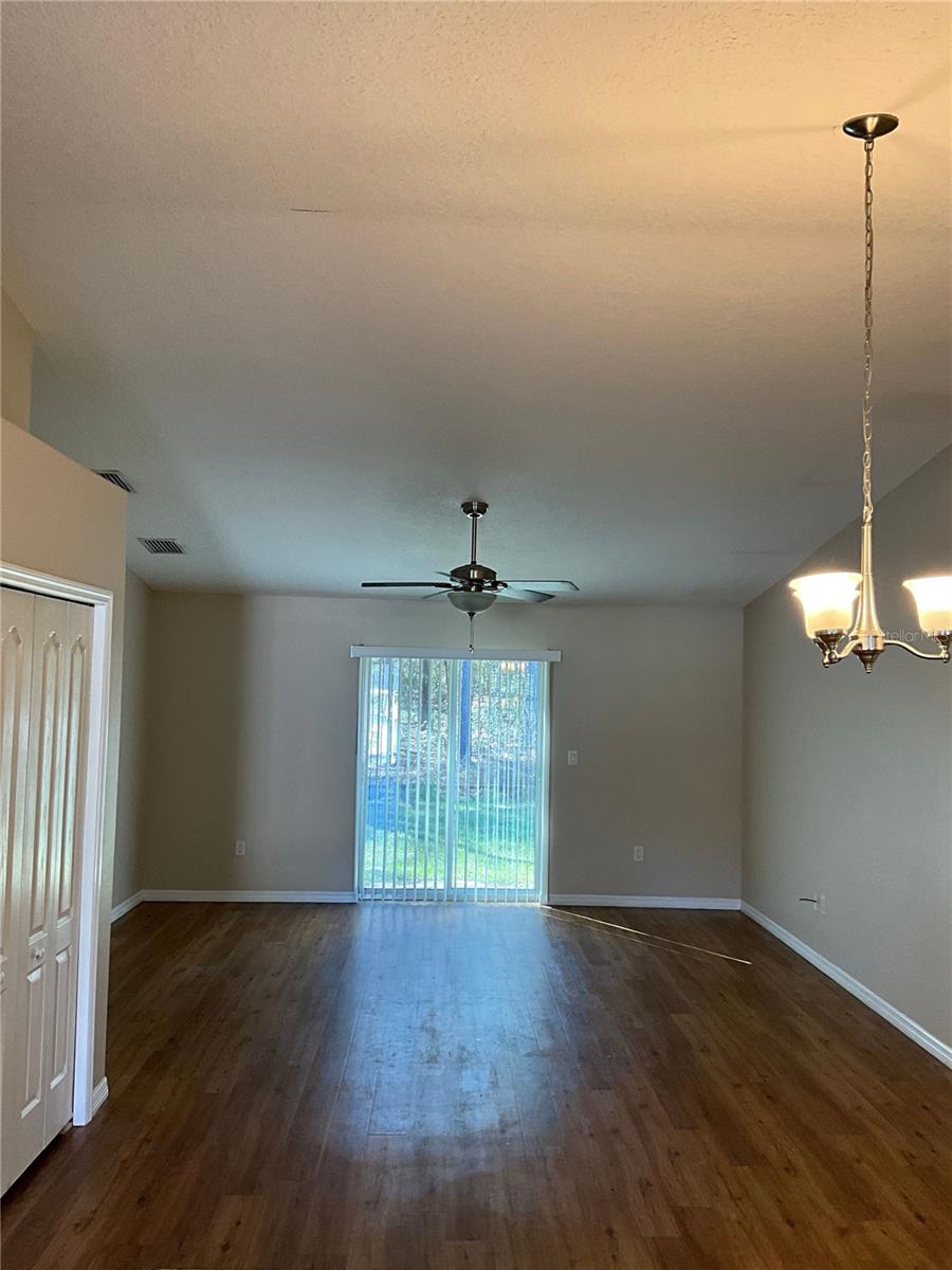 Image 5 of 15 For 9094 Peachtree Way