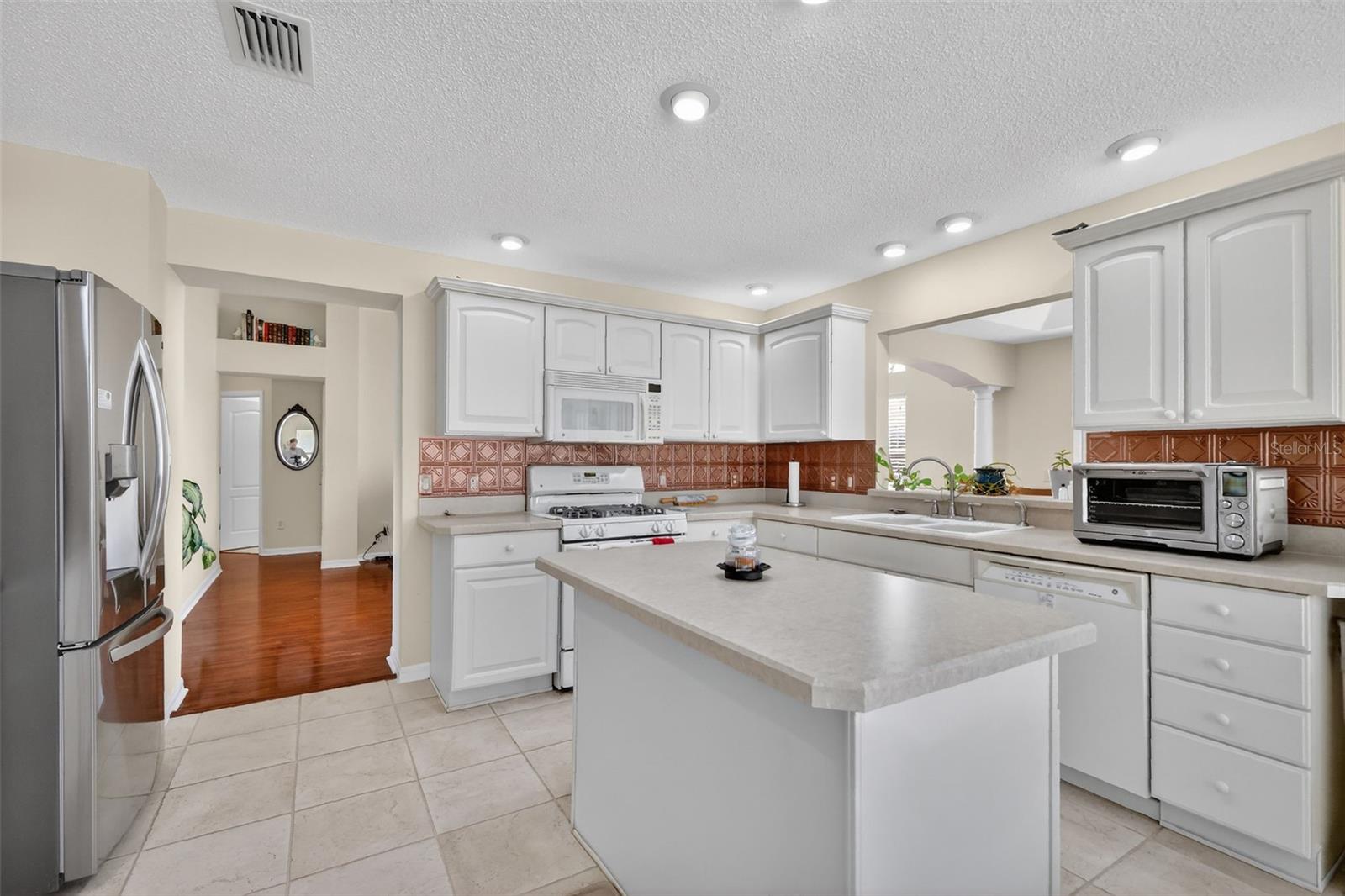 Image 13 of 27 For 1932 Alistar Court