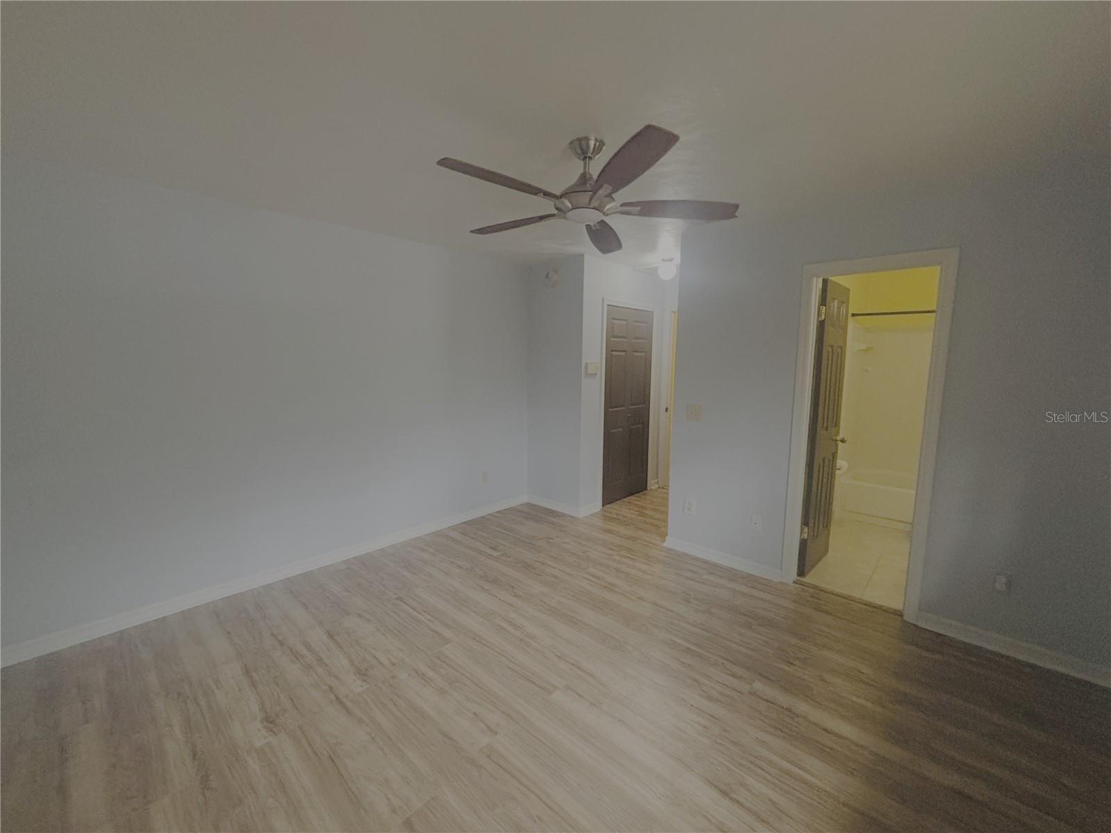 Image 14 of 27 For 900 62 Boulevard G37