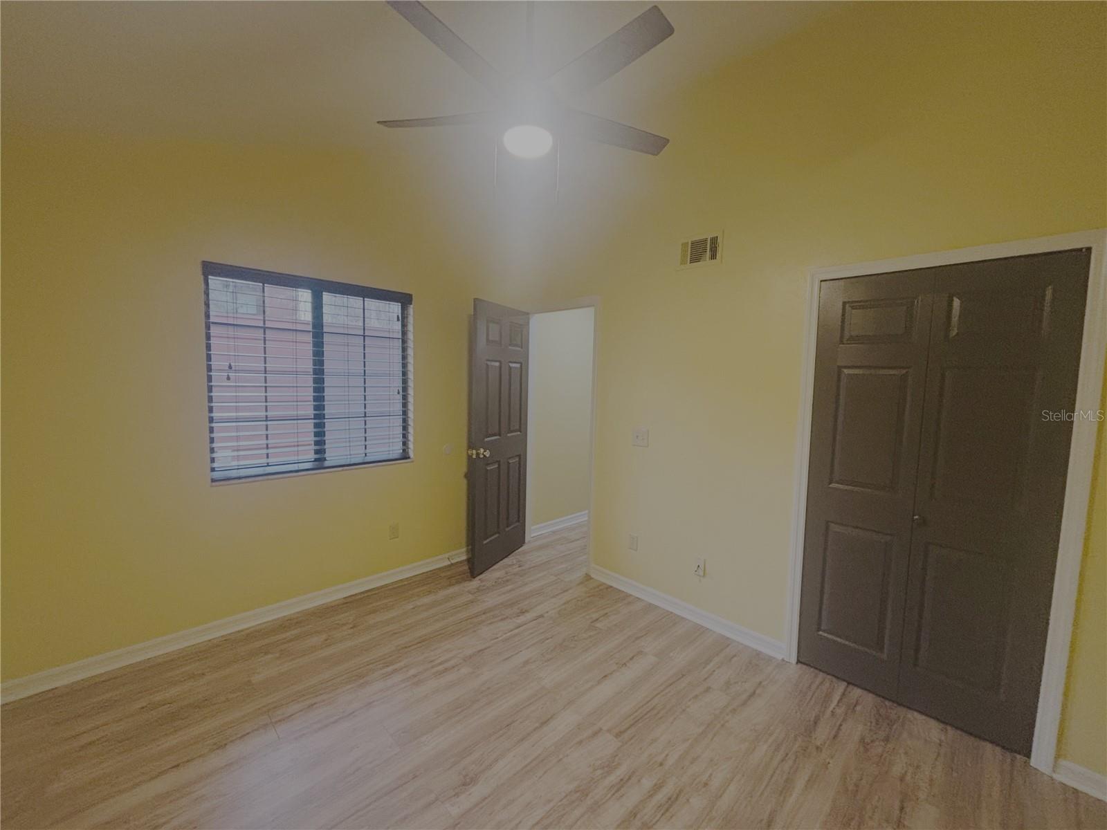 Image 17 of 27 For 900 62 Boulevard G37