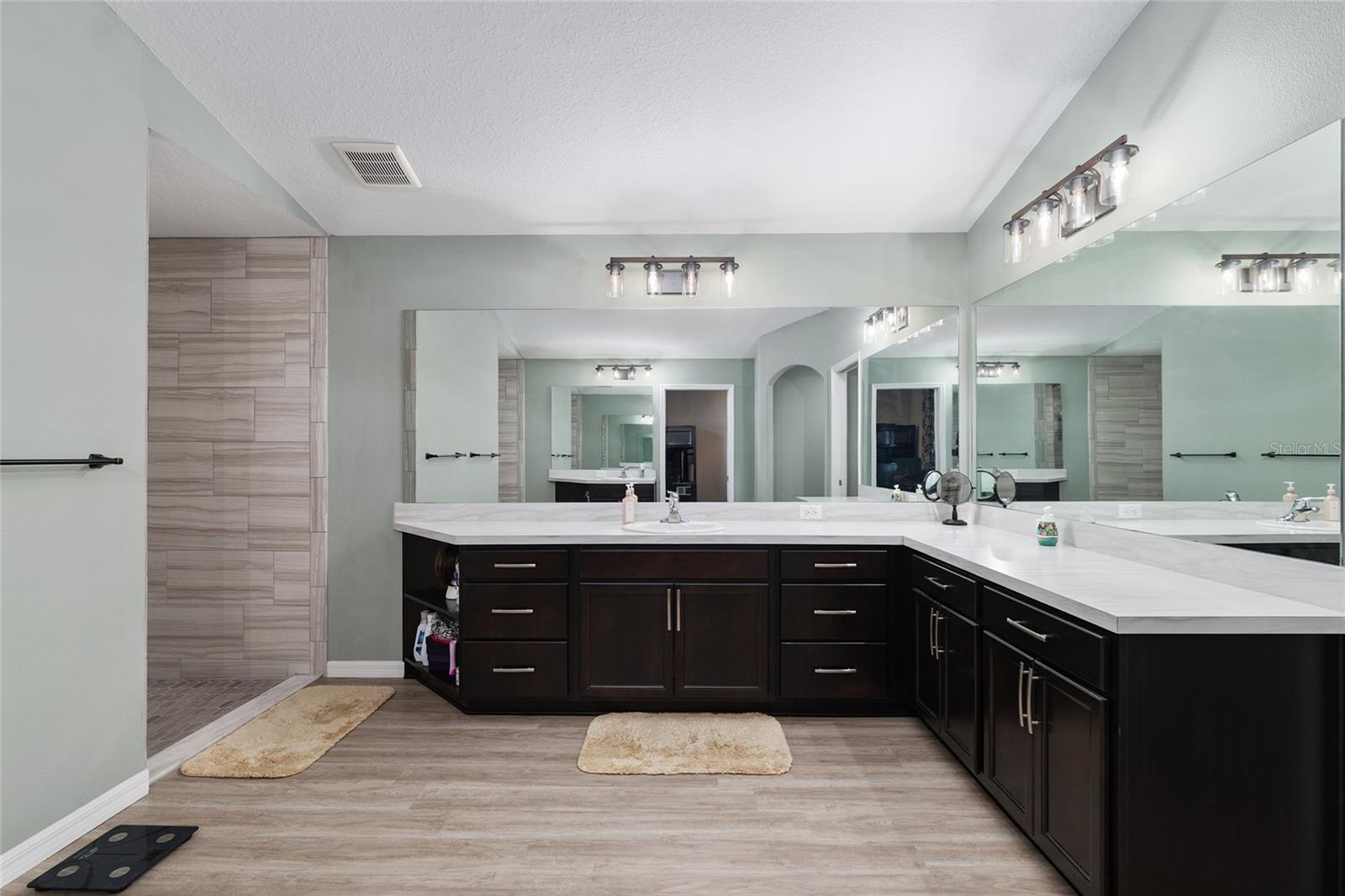 Image 46 of 100 For 7015 61st Avenue Road