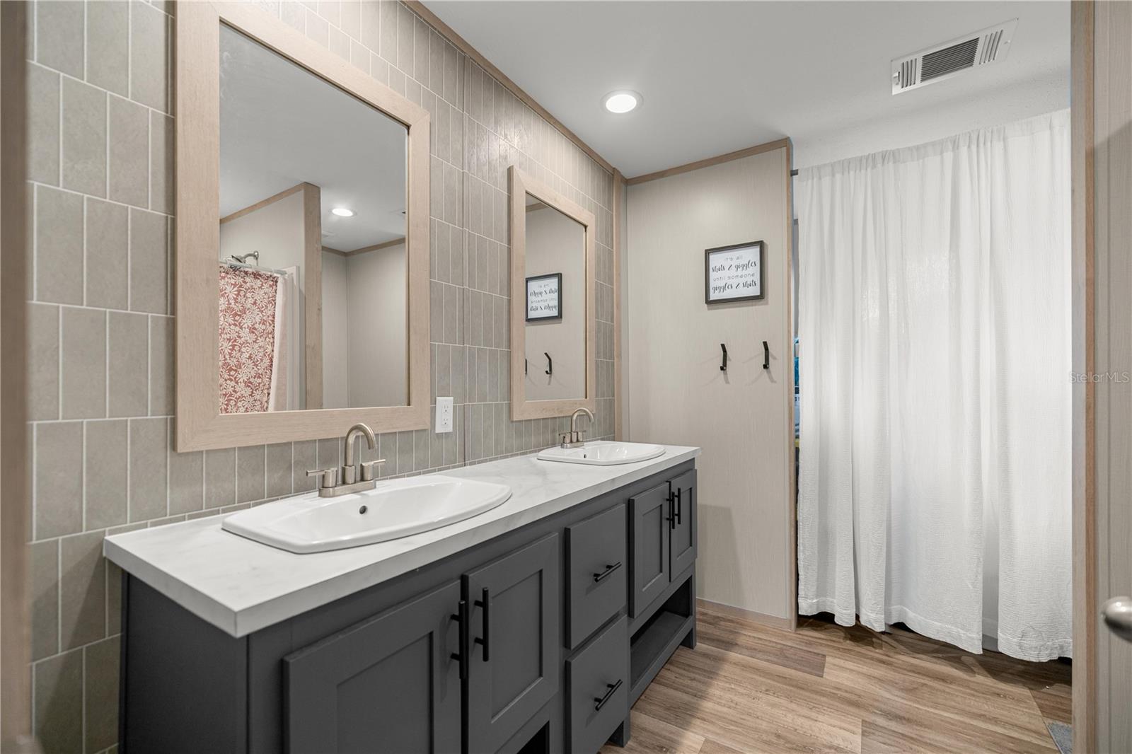 Image 17 of 40 For 14440 21st Place