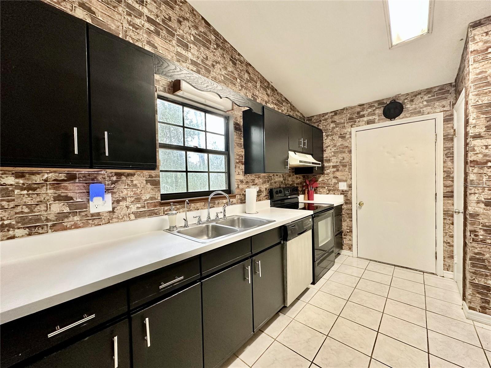 Image 4 of 23 For 5962 64th Street