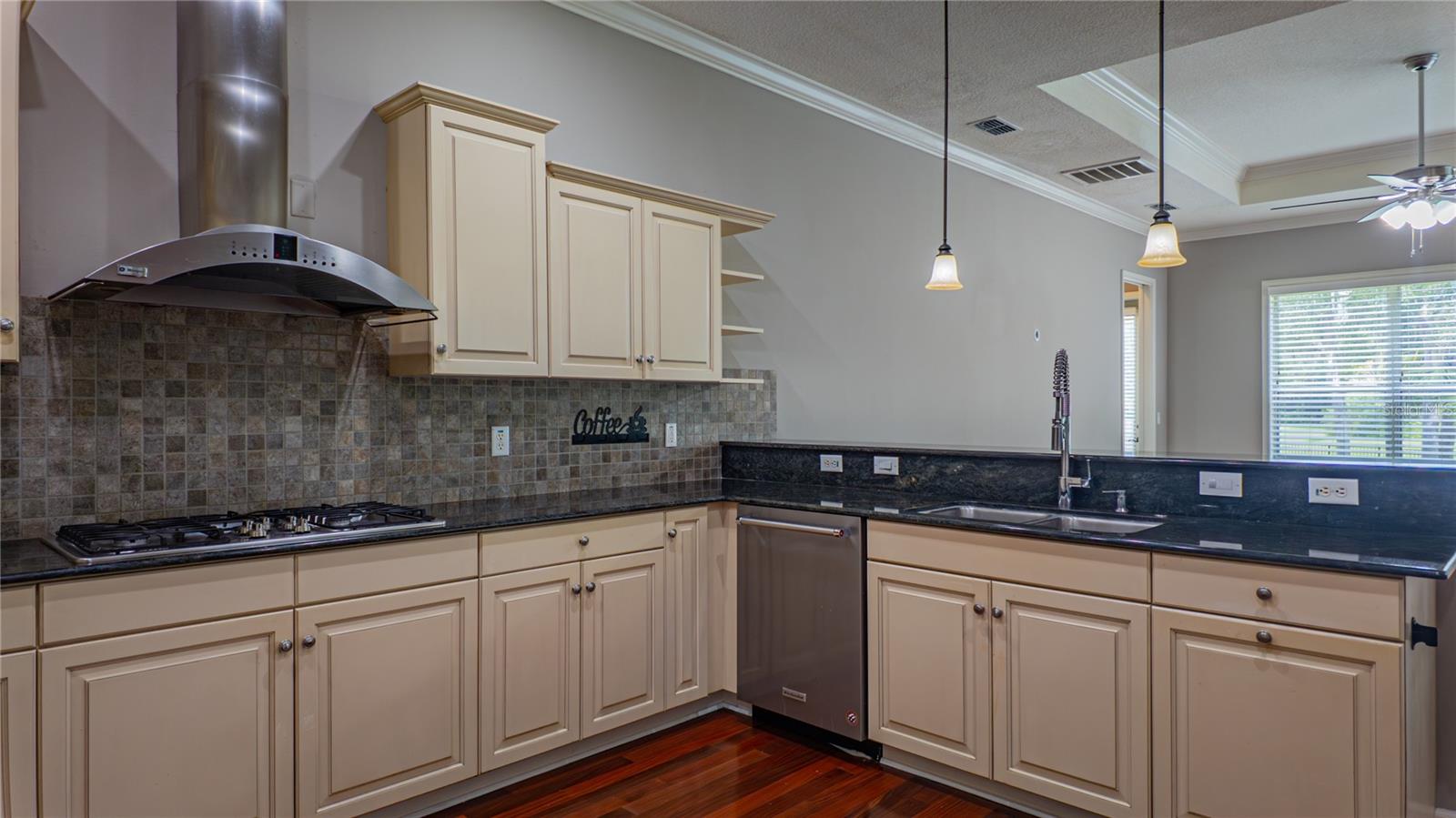 Image 11 of 54 For 617 47th Loop