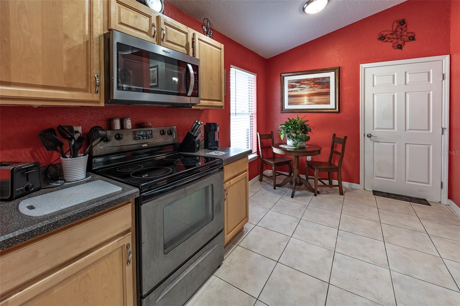 Listing photo id 9 for 1336 154th Avenue