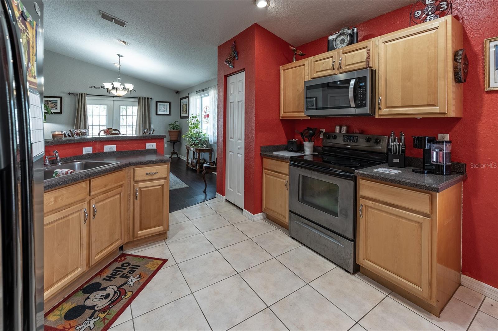 Listing photo id 11 for 1336 154th Avenue