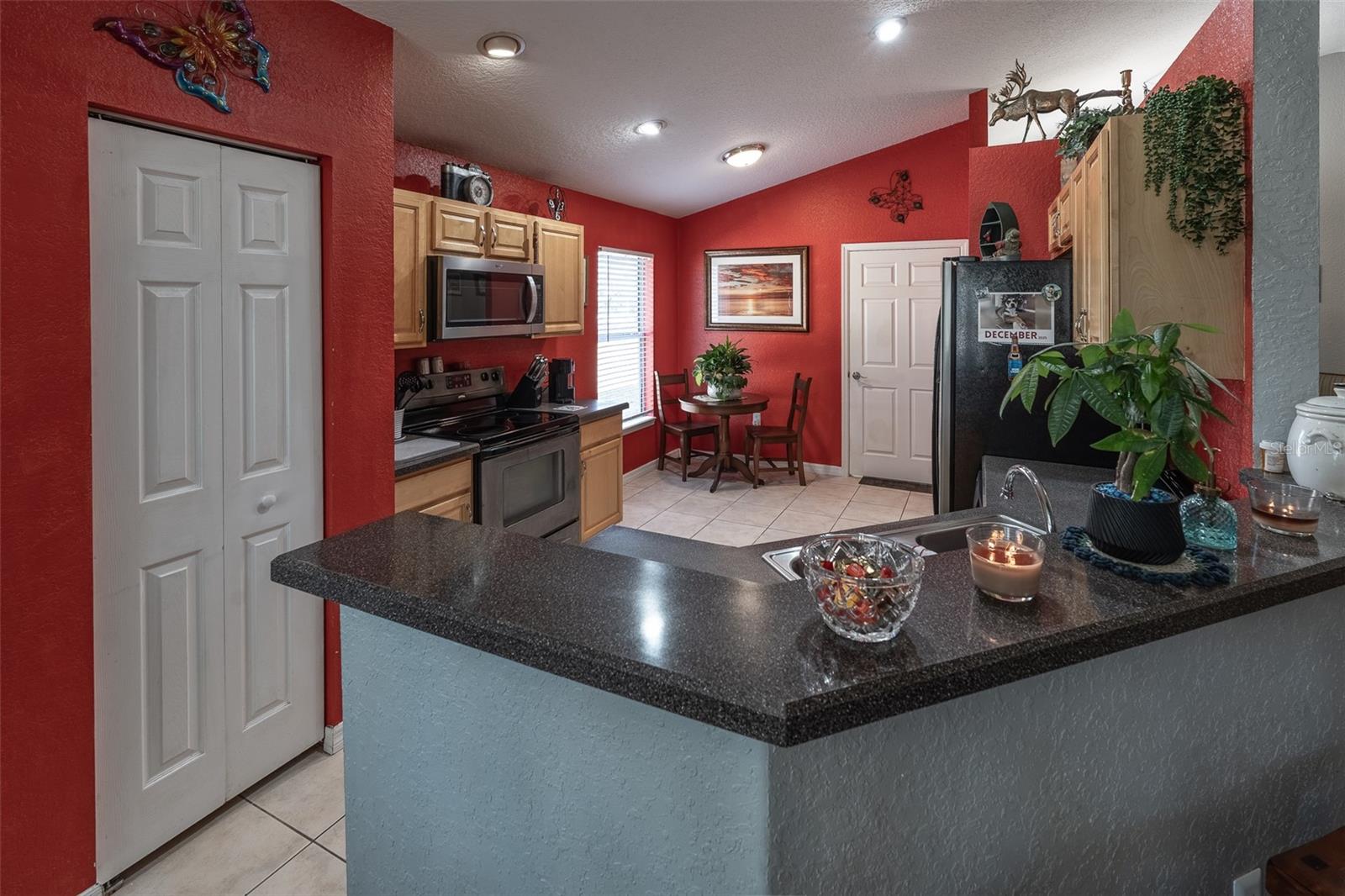 Listing photo id 14 for 1336 154th Avenue