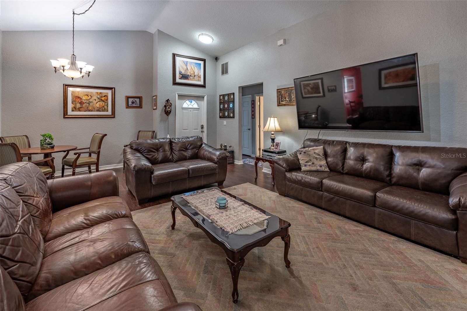 Listing photo id 3 for 1336 154th Avenue