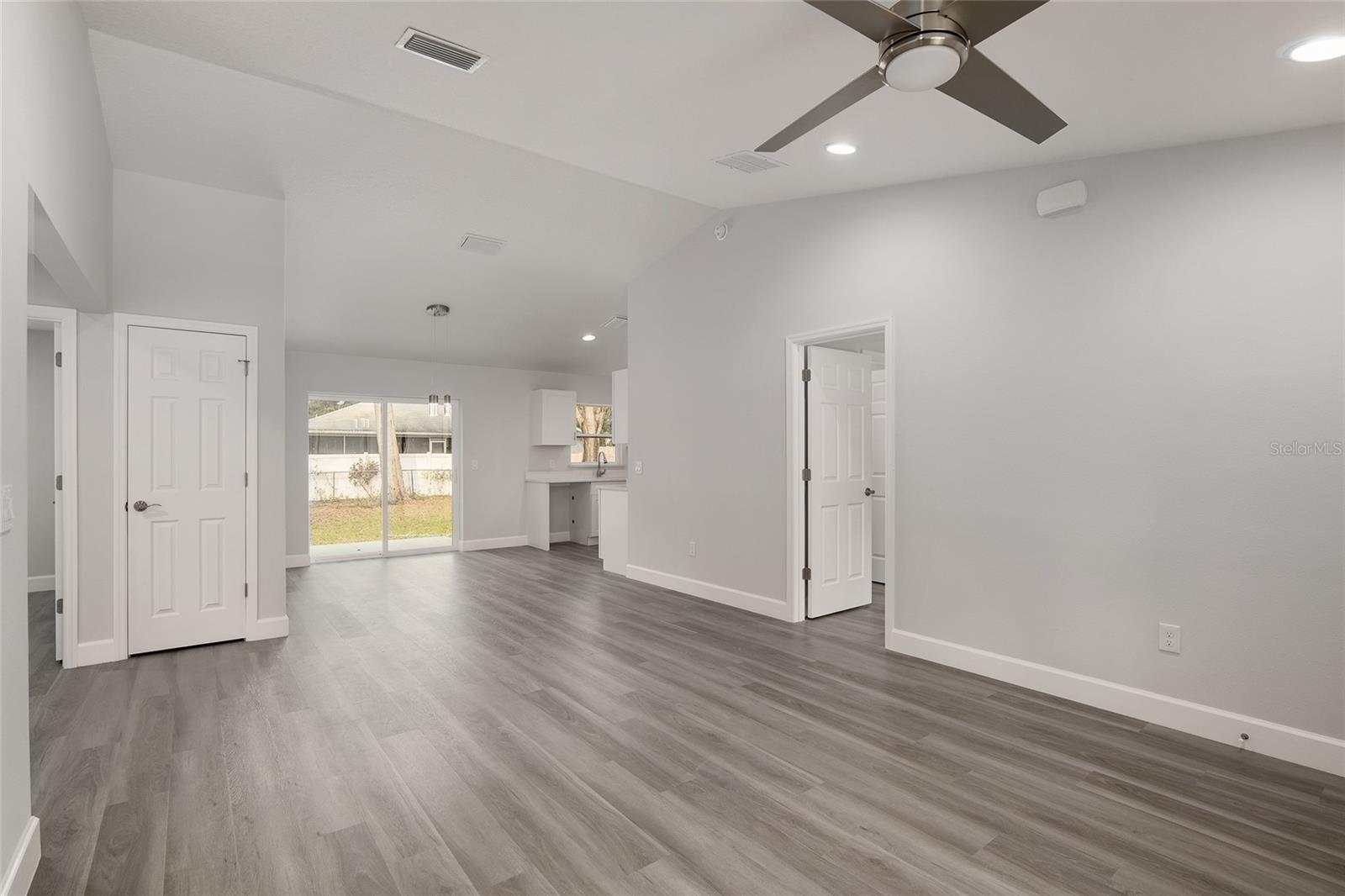 Image 11 of 39 For 1820 Harbor Hills Road
