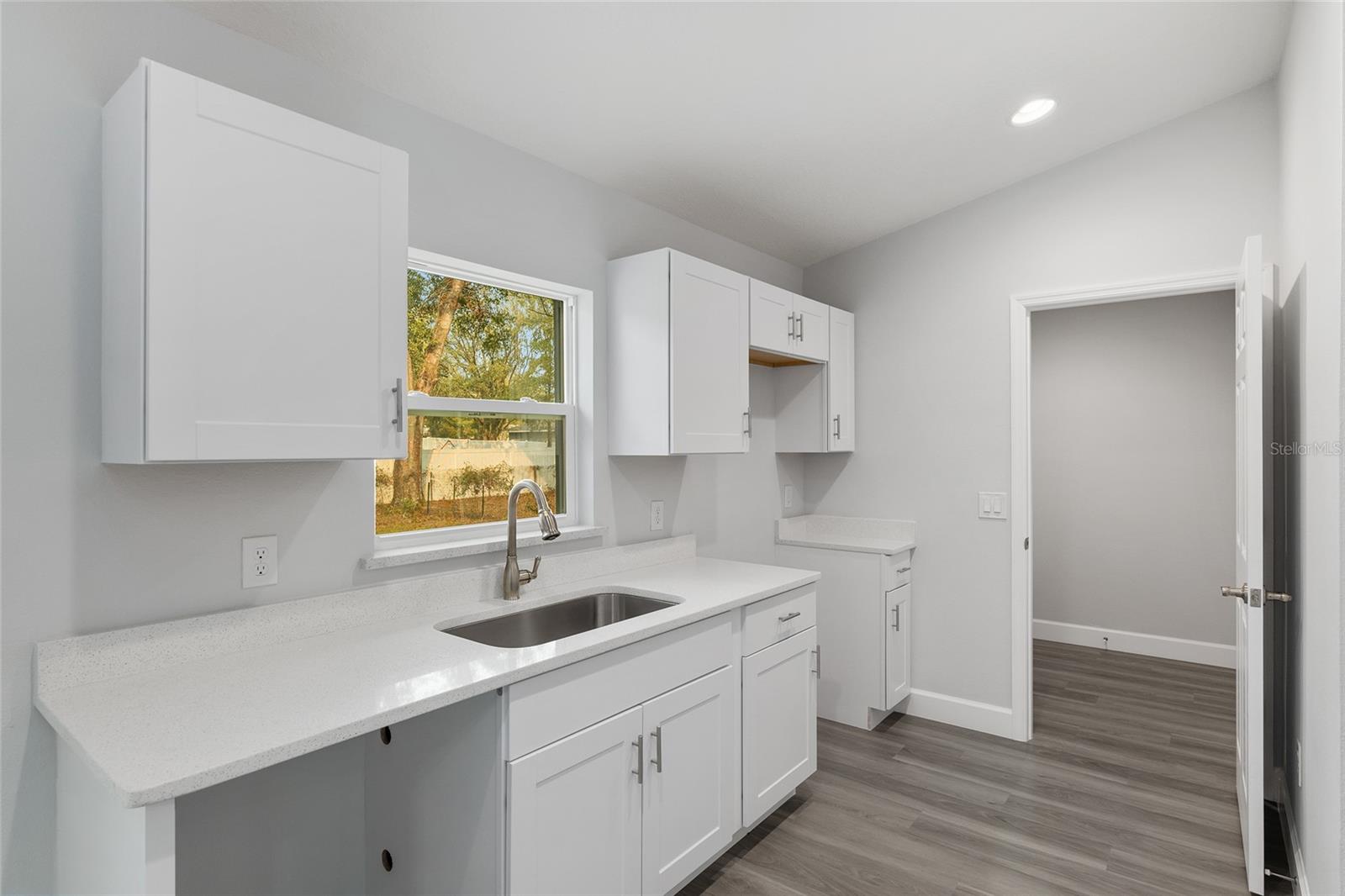 Image 18 of 39 For 1820 Harbor Hills Road