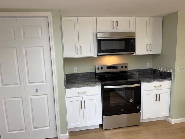 Image 5 of 19 For 2531 52nd Street