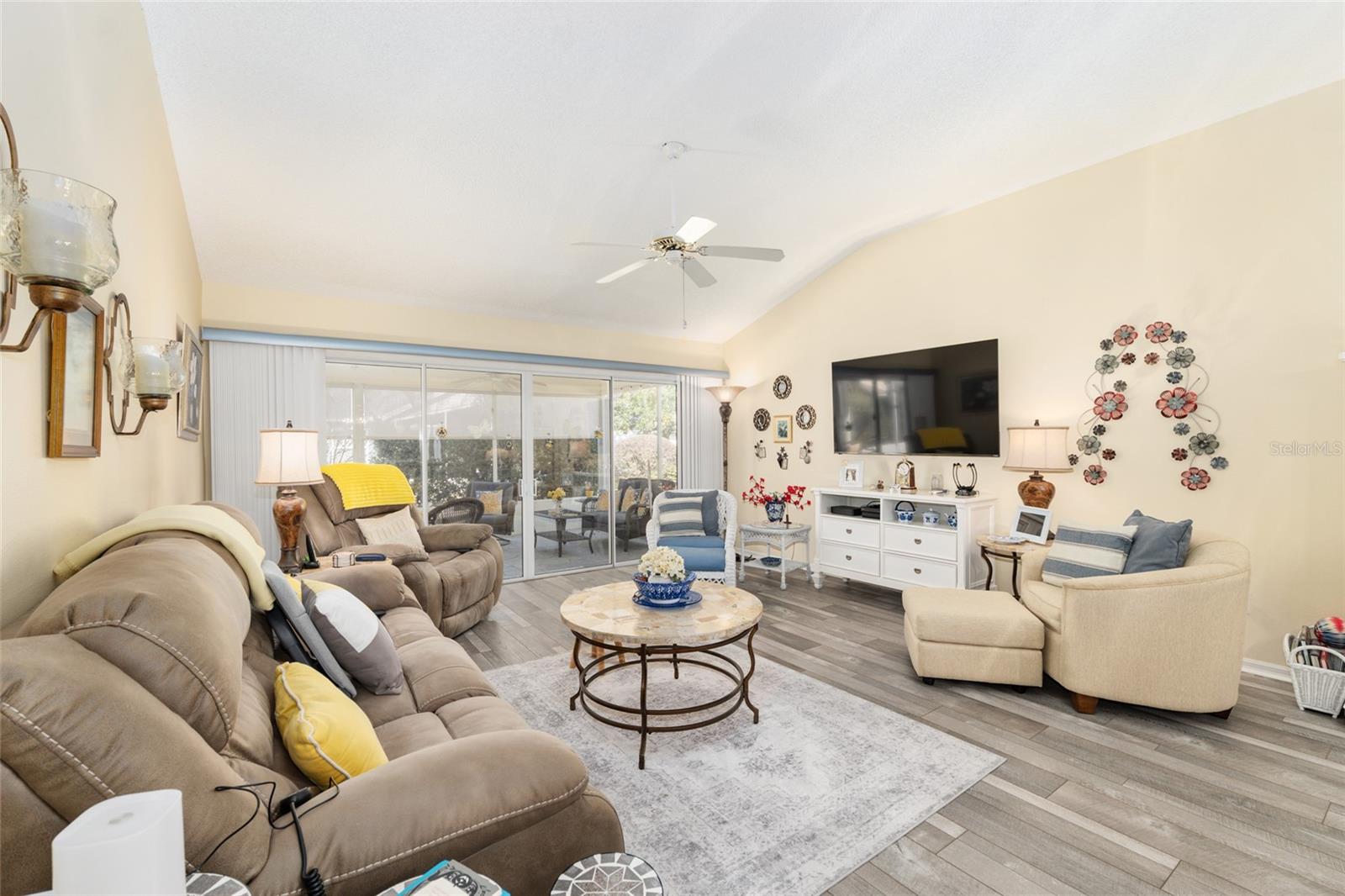 Image 17 of 50 For 1270 Northbrook Place