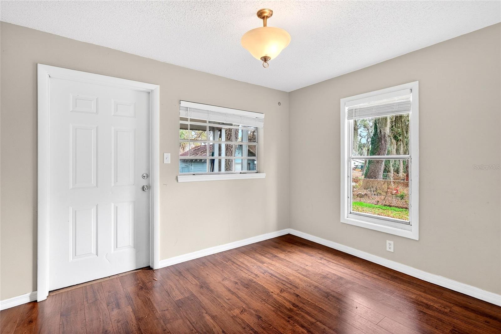 Image 13 of 22 For 728 Mckenzie Street