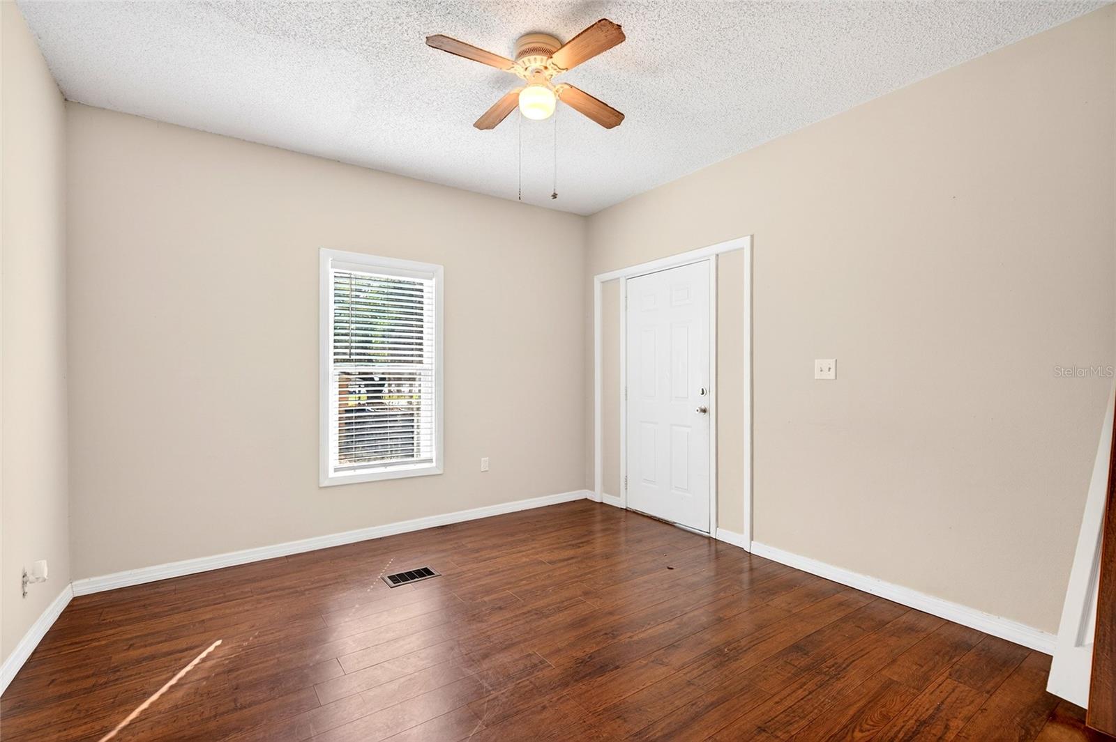 Image 5 of 22 For 728 Mckenzie Street