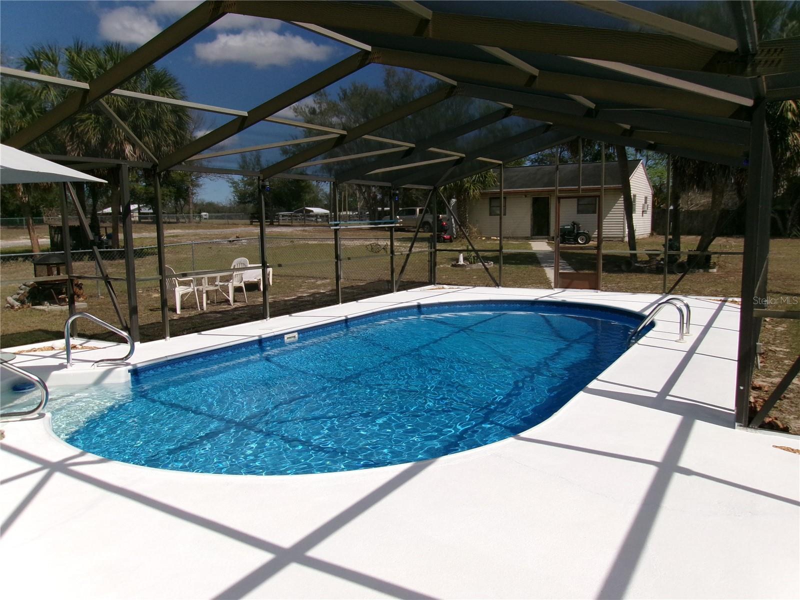 Image 22 of 47 For 12525 83rd Terrace