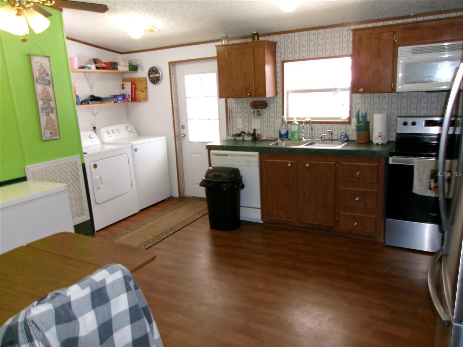 Image 31 of 47 For 12525 83rd Terrace