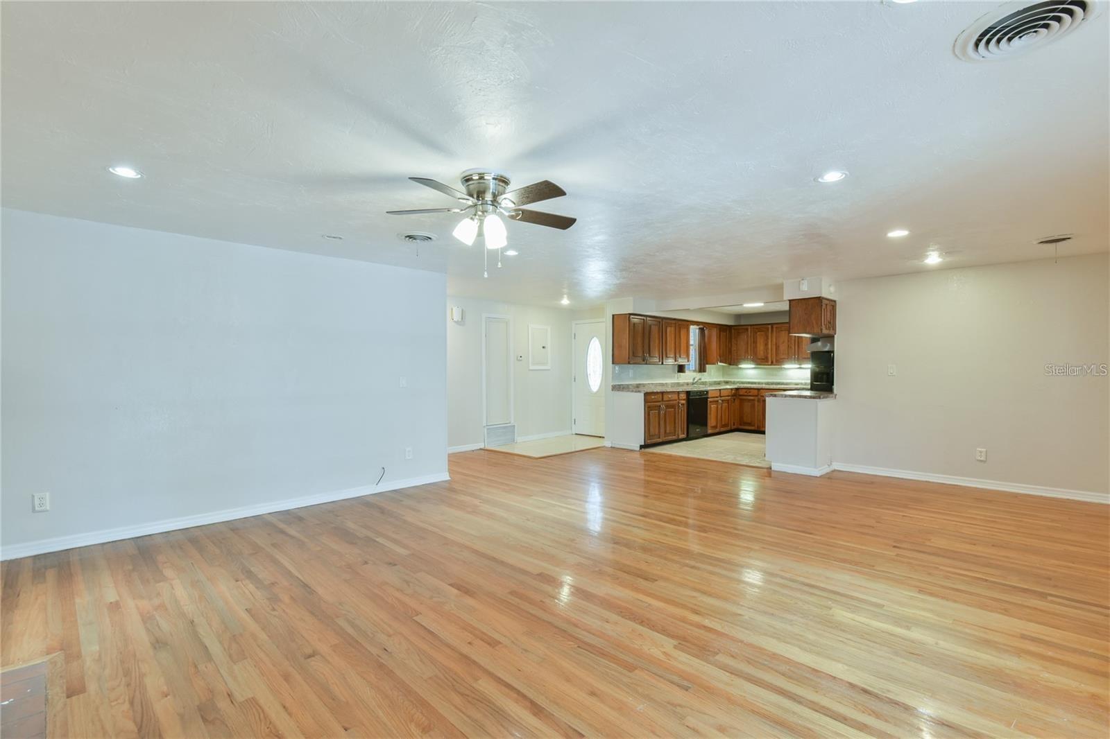 Image 15 of 48 For 1828 Lake Weir Avenue