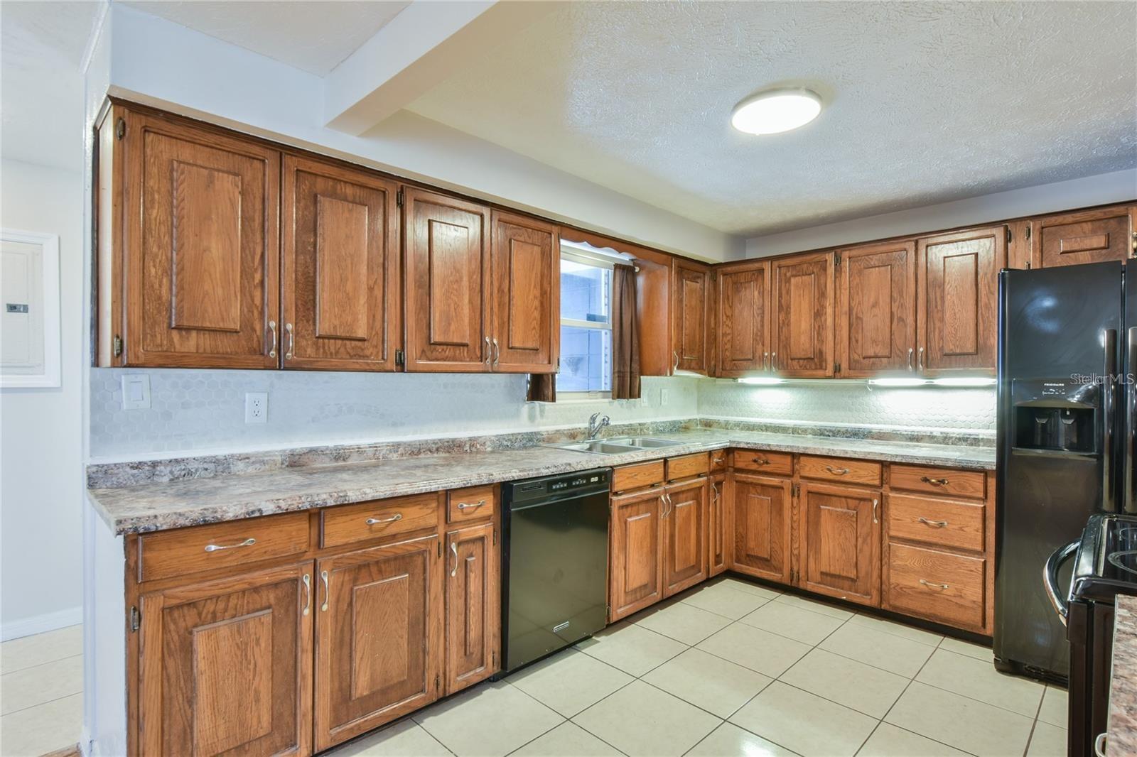 Image 19 of 48 For 1828 Lake Weir Avenue