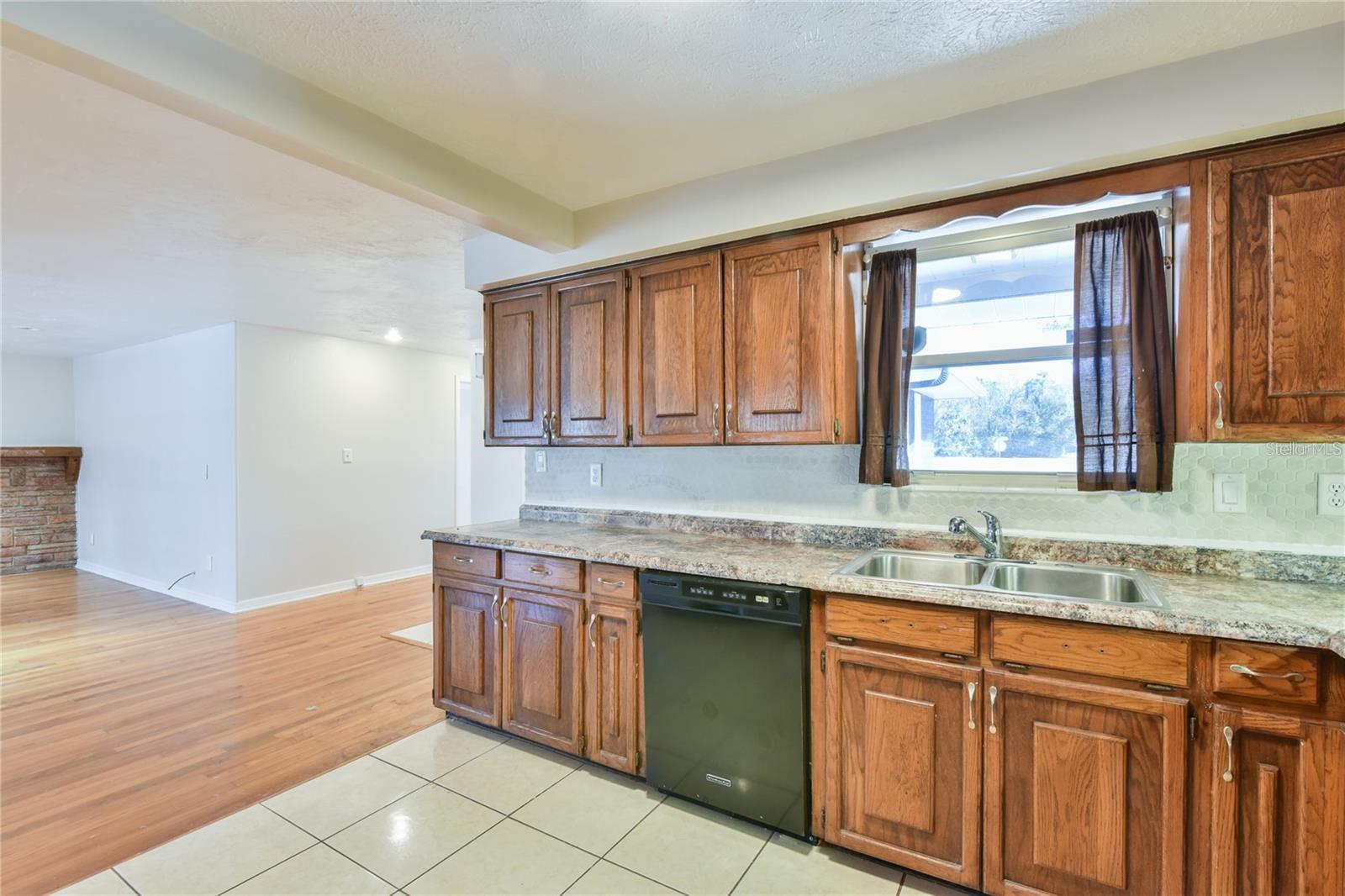 Image 20 of 48 For 1828 Lake Weir Avenue