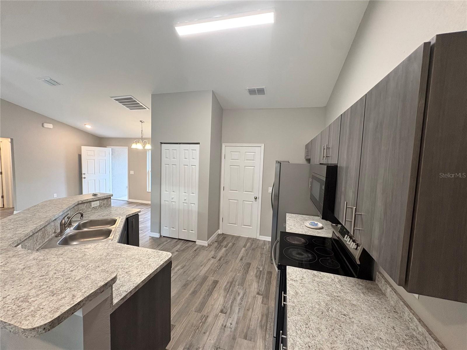 Image 10 of 26 For 5384 60th Terrace