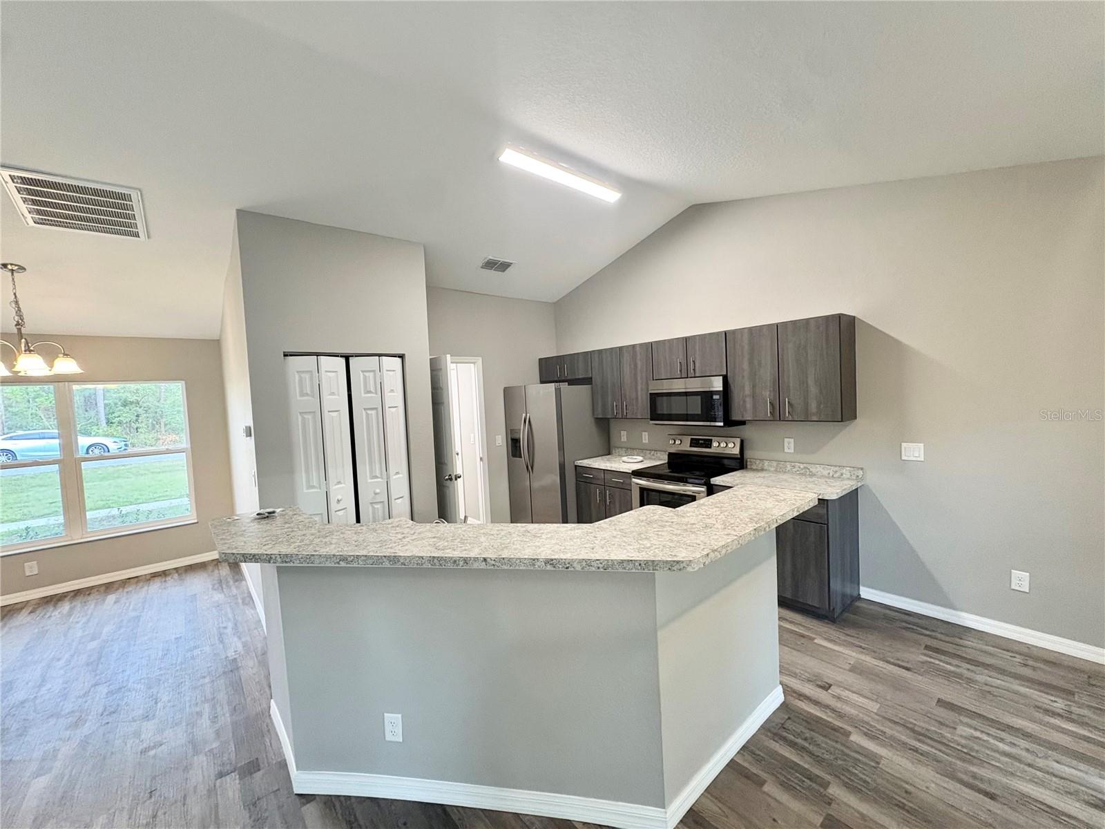 Image 7 of 26 For 5384 60th Terrace