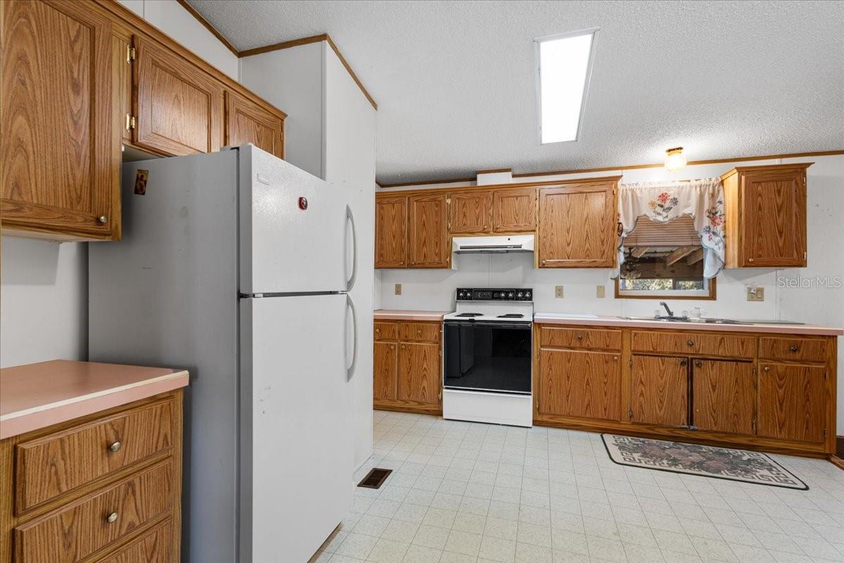 Image 11 of 40 For 14430 Levy Street