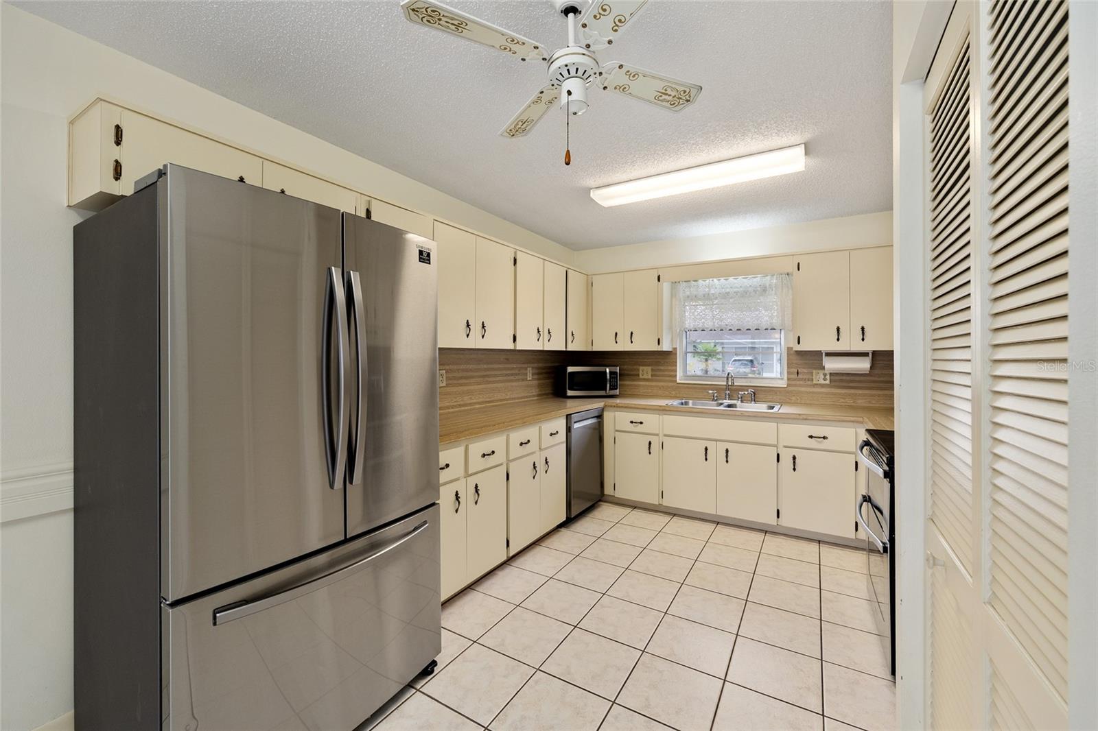 Listing photo id 13 for 8709 96th Street B