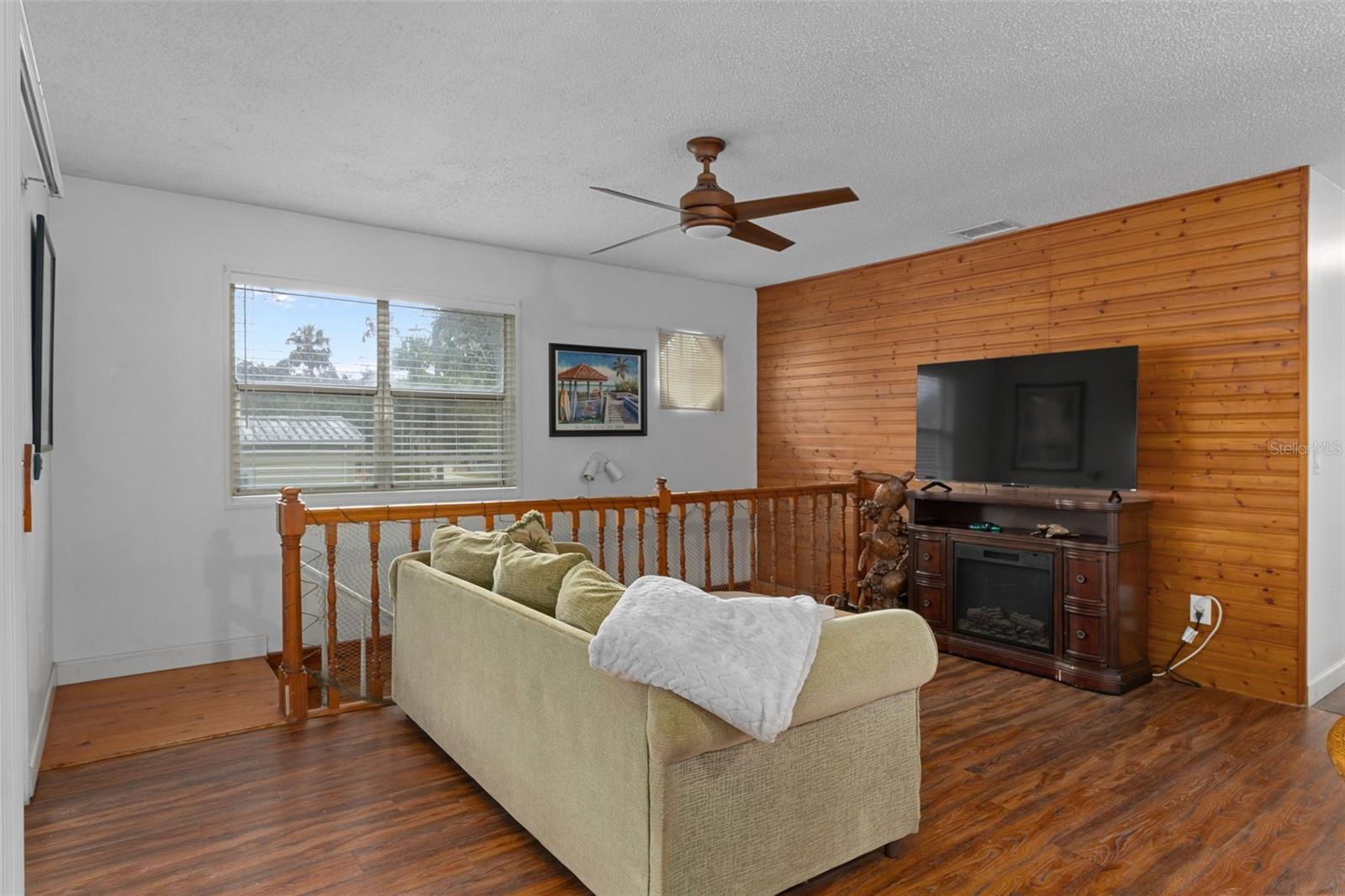 Image 4 of 51 For 5635 Park Hill Way