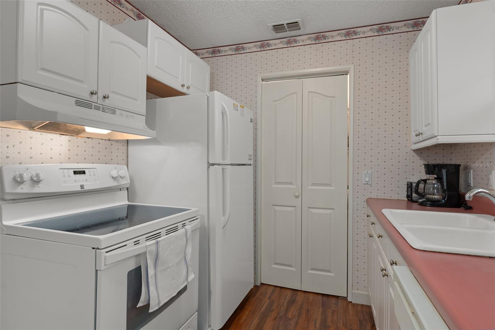 Image 8 of 51 For 5635 Park Hill Way