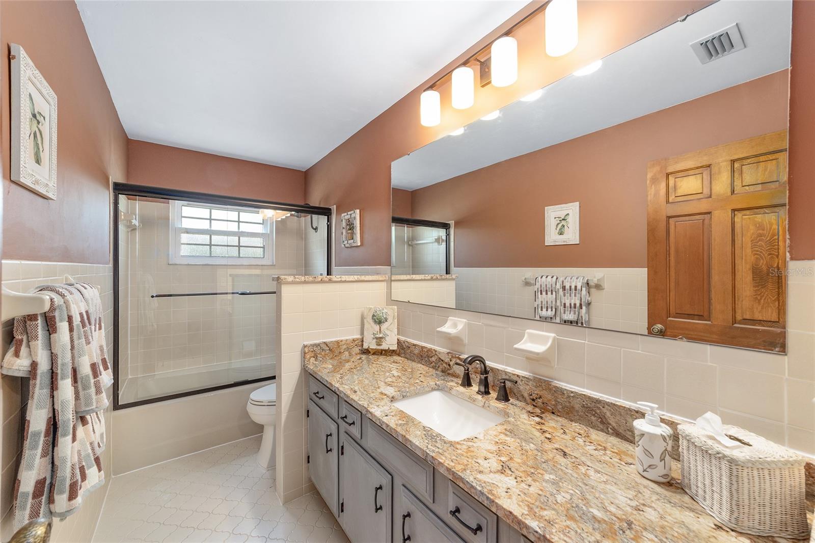 Image 26 of 51 For 5252 76th Court