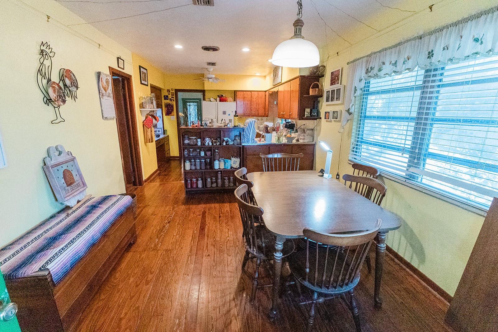 Image 10 of 27 For 1013 East Chelsea Street