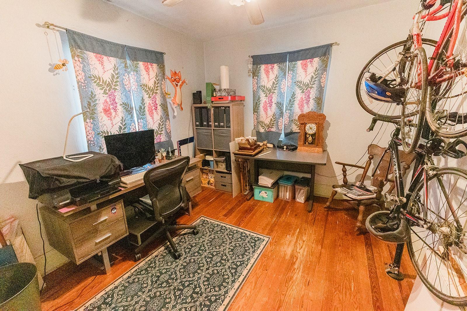 Image 16 of 27 For 1013 East Chelsea Street