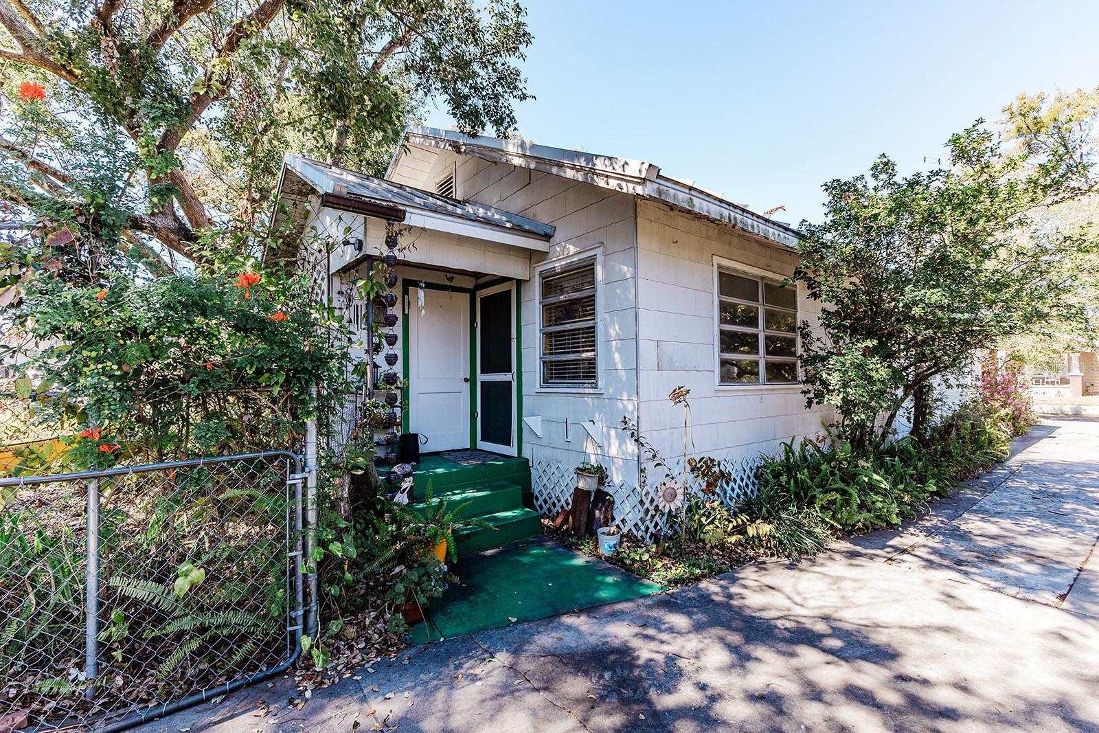 Image 17 of 27 For 1013 East Chelsea Street