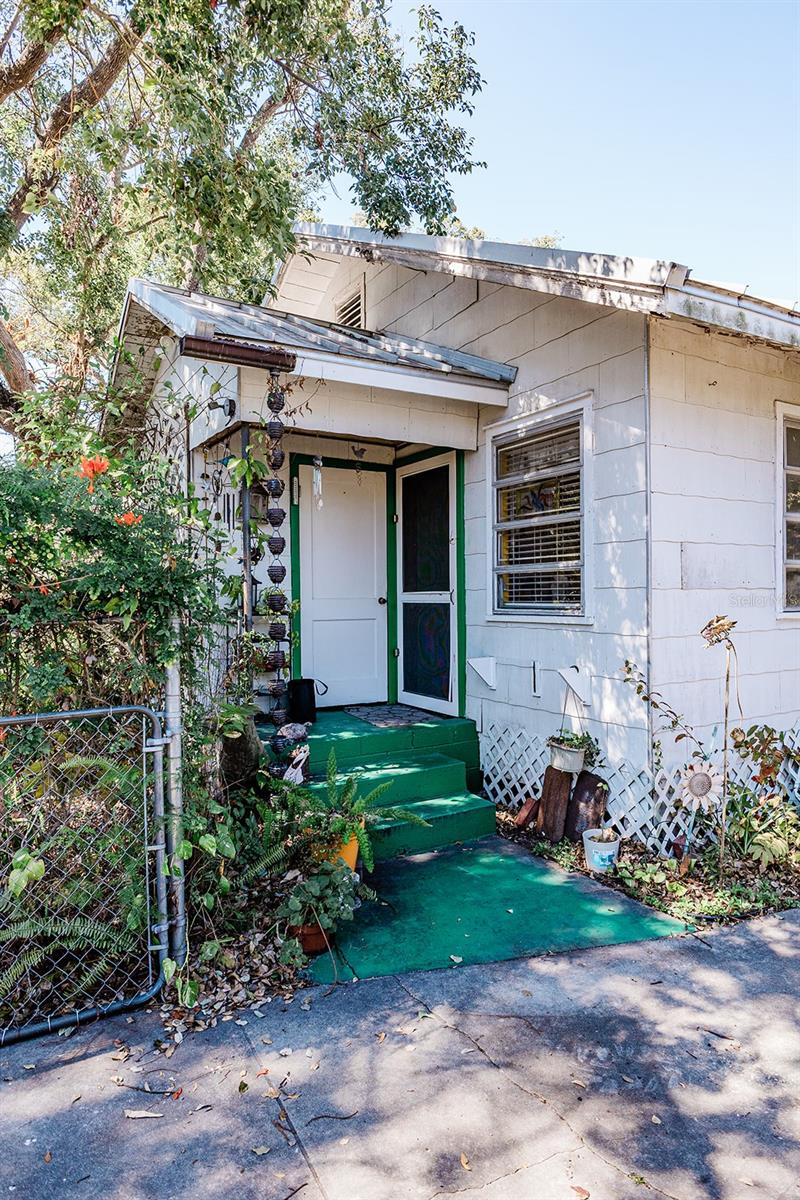 Image 18 of 27 For 1013 East Chelsea Street