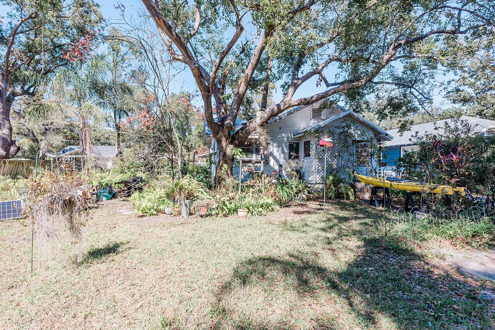 Image 19 of 27 For 1013 East Chelsea Street