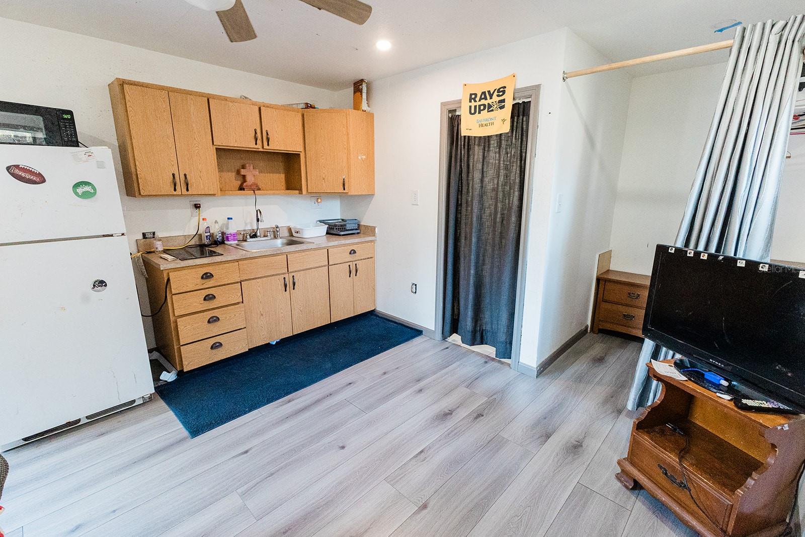 Image 25 of 27 For 1013 East Chelsea Street