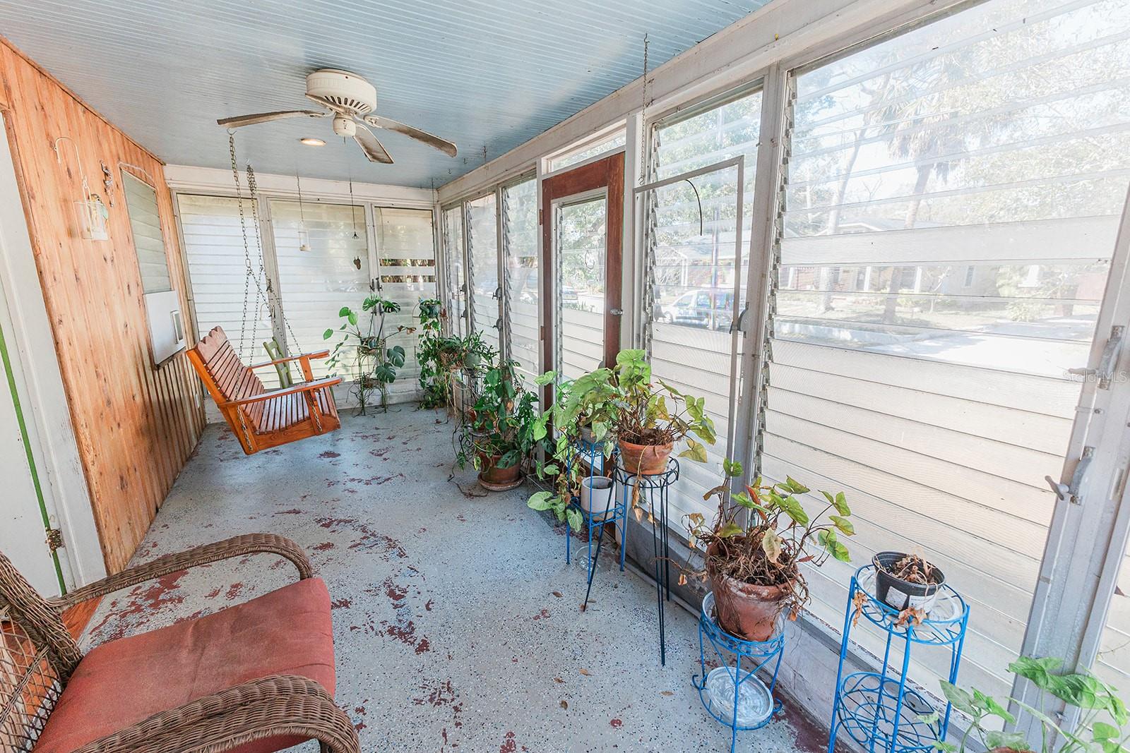 Image 4 of 27 For 1013 East Chelsea Street