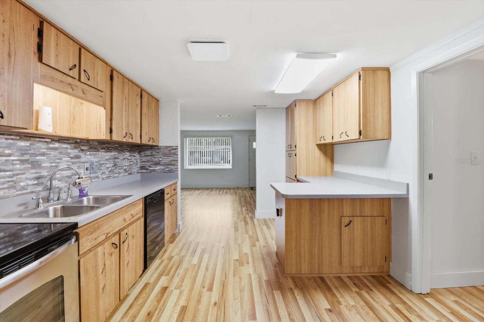 Image 17 of 37 For 5269 James Terrace